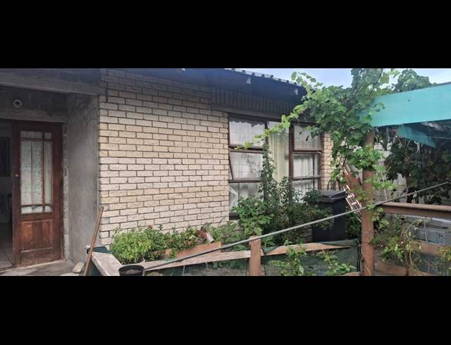 5 BEDROOM HOUSE FOR SALE IN BLACKHEATH INDUSTRIAL